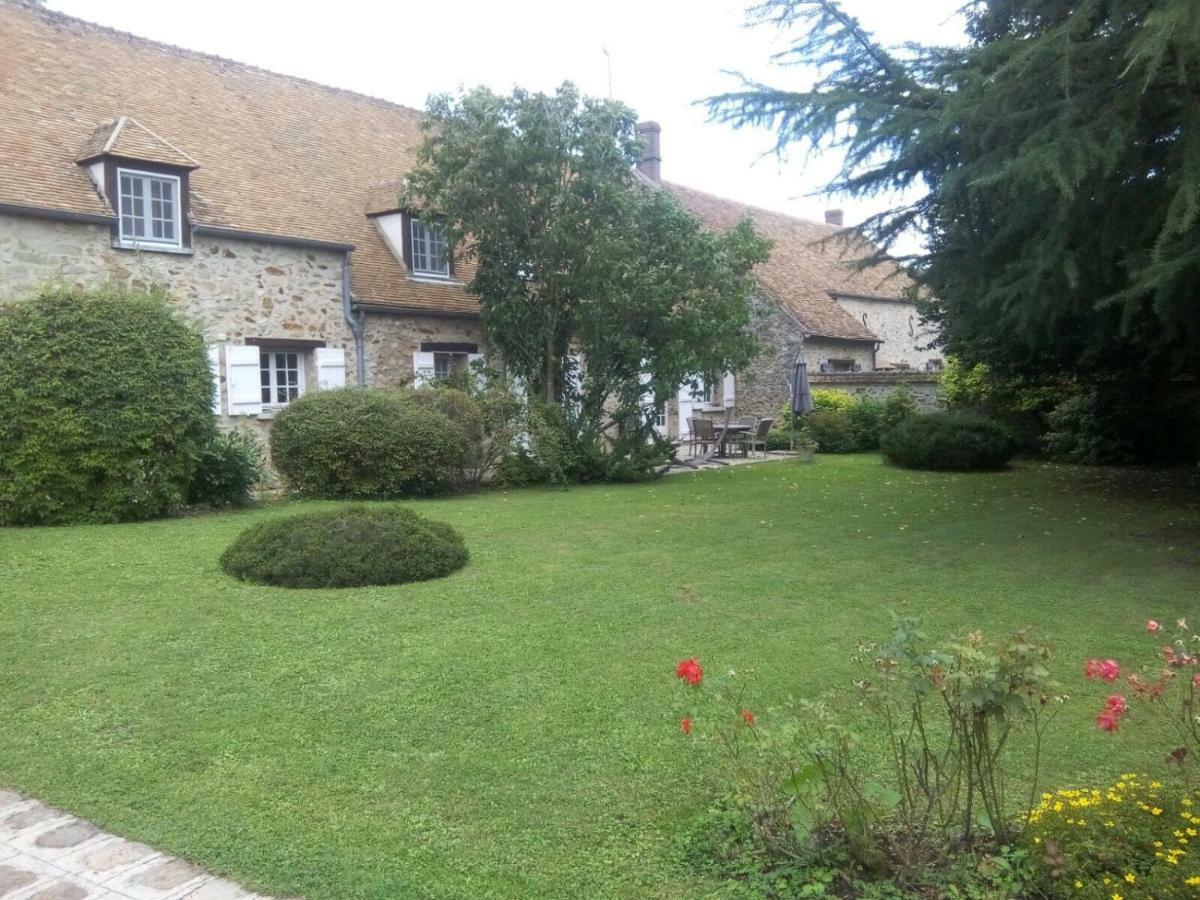 Domaine Des Trois Chateaux Moisenay Bagian luar foto