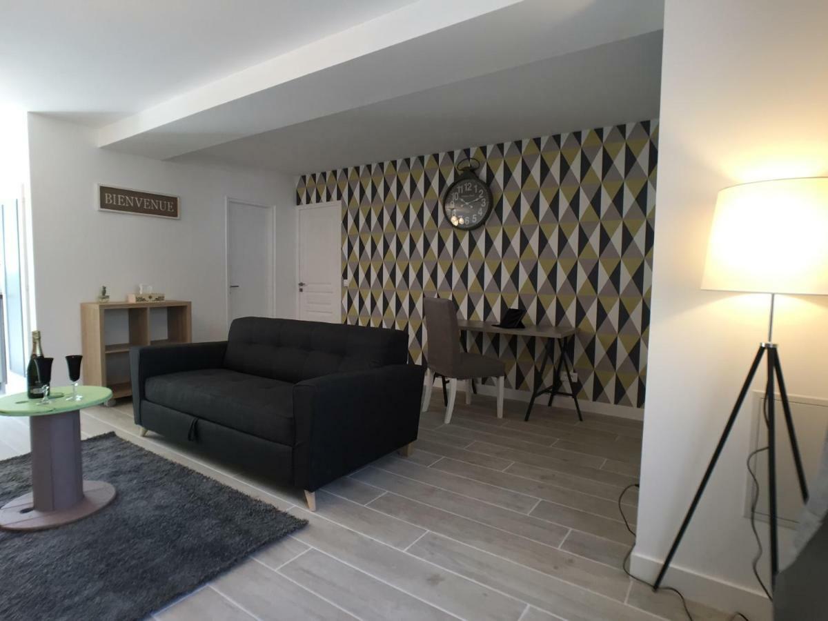 Domaine Des Trois Chateaux Moisenay Bagian luar foto